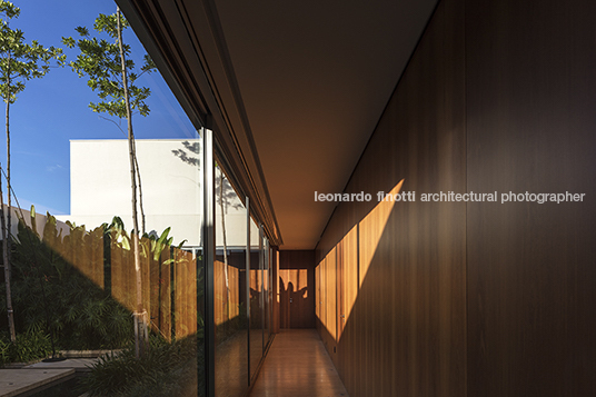 casa sj aguirre arquitetura