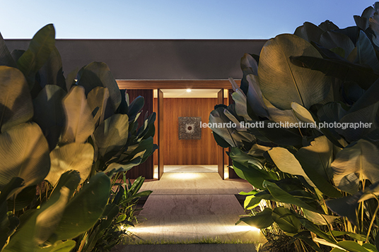 casa sj aguirre arquitetura