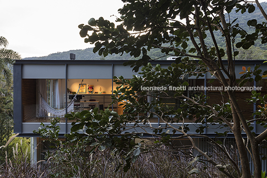 casa er jobim carlevaro arquitetos