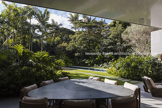 casa eb bernardes arquitetura