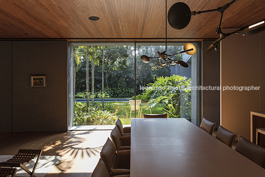 casa eb bernardes arquitetura