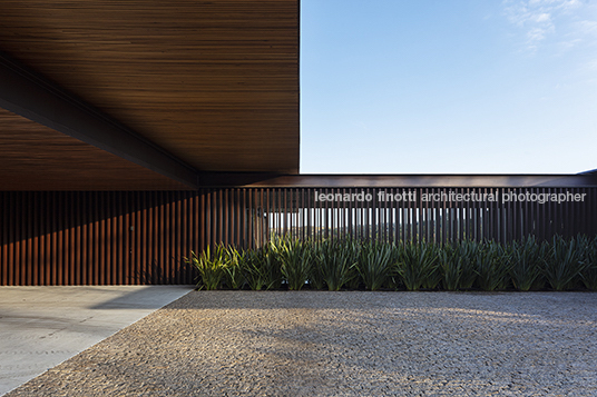 casa lr - fazenda boa vista jacobsen arquitetura