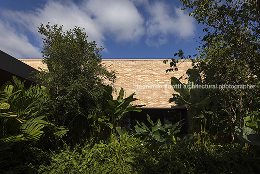 casa malu aguirre arquitetura