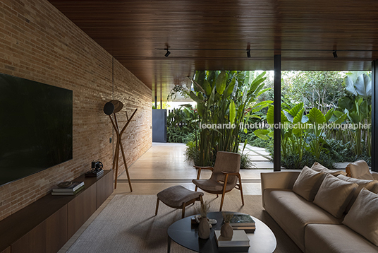 casa malu aguirre arquitetura