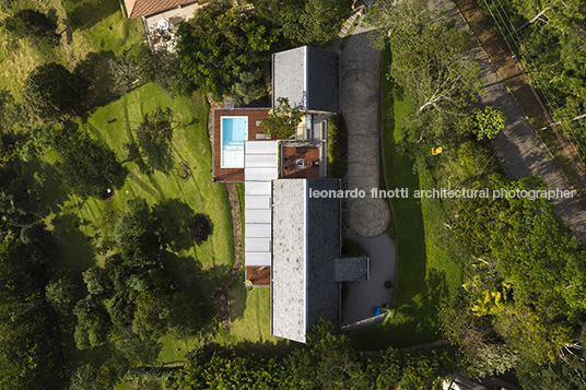 casa de pedra architectare