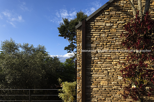 casa de pedra architectare