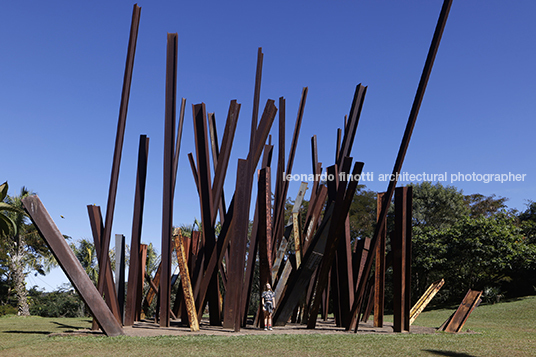 chris burden: beam drop - inhotim chris burden