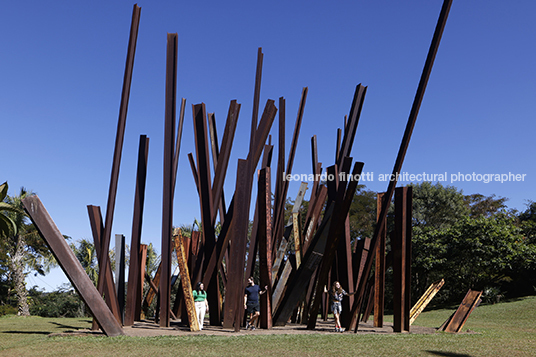 chris burden: beam drop - inhotim chris burden