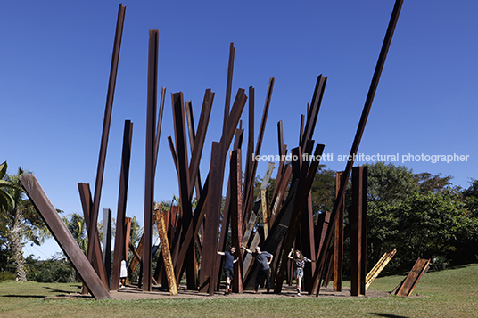 chris burden: beam drop - inhotim chris burden