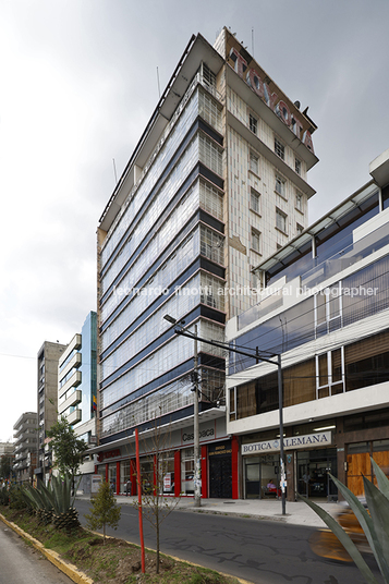 edificio casabaca oscar etwanick