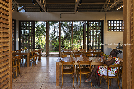 cozinha+loja comunitária mach arquitetos