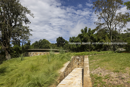 capela ao pé da serra são josé mach arquitetos