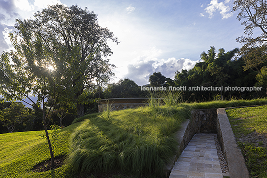 capela ao pé da serra são josé mach arquitetos