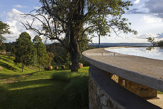 capela ao pé da serra são josé mach arquitetos