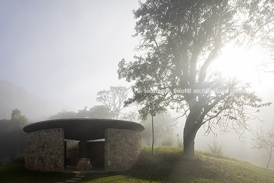 capela ao pé da serra são josé mach arquitetos