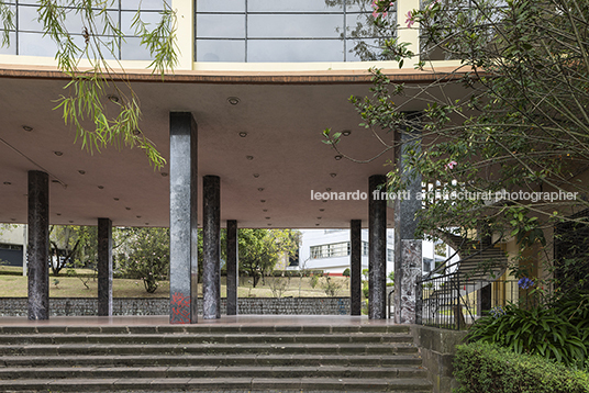 facultad economía de la universidad central del ecuador gilberto gatto sobral