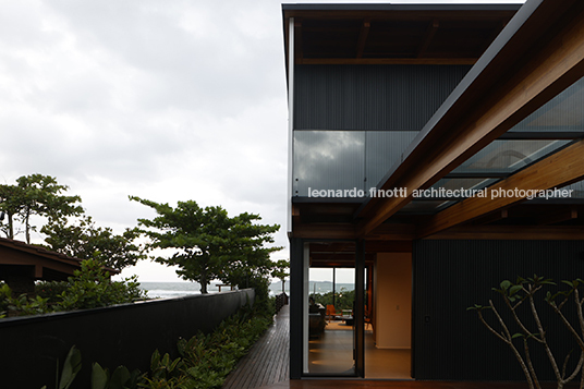 casa mar jobim carlevaro arquitetos