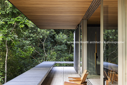 casa rc - iporanga jacobsen arquitetura