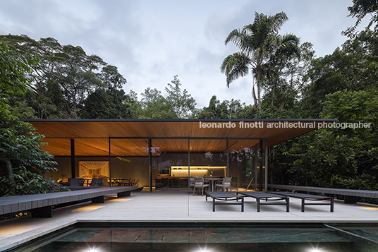 casa rc - iporanga jacobsen arquitetura