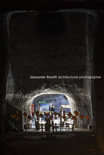 museo subterráneo monumental 180 metros/ catedral de sal yemail arquitectura
