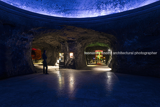 museo subterráneo monumental 180 metros/ catedral de sal yemail arquitectura