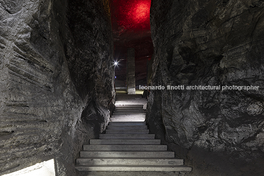 museo subterráneo monumental 180 metros/ catedral de sal yemail arquitectura