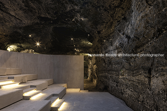 museo subterráneo monumental 180 metros/ catedral de sal yemail arquitectura