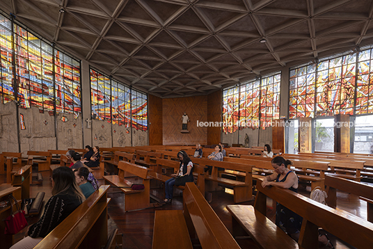 parroquia de la sangre de cristo salvador de alba martín