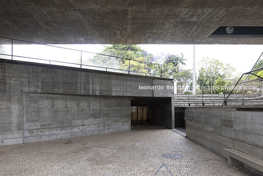 fluxos at mube laura vinci