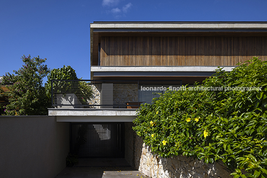 casa jf jobim carlevaro arquitetos