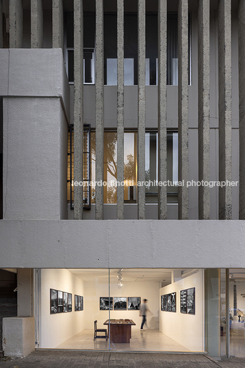 leonardo finotti: guadalajara encuadrado - fora claudia rueda