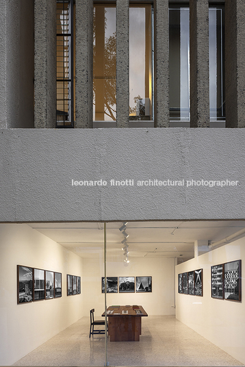 leonardo finotti: guadalajara encuadrado - fora claudia rueda