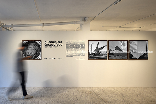 leonardo finotti: guadalajara encuadrado - fora claudia rueda