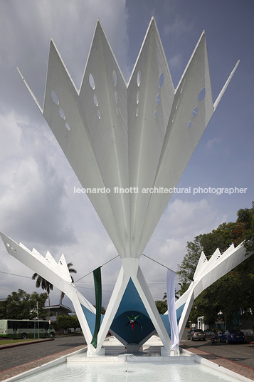 plaza de los abanicos felix candela