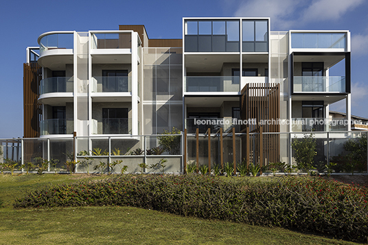 edifício em camboinhas alessandra lima