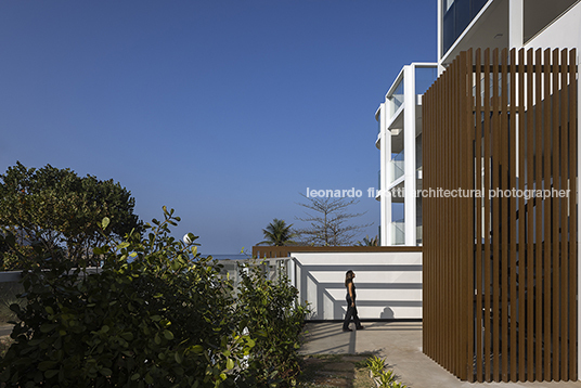 edifício em camboinhas alessandra lima