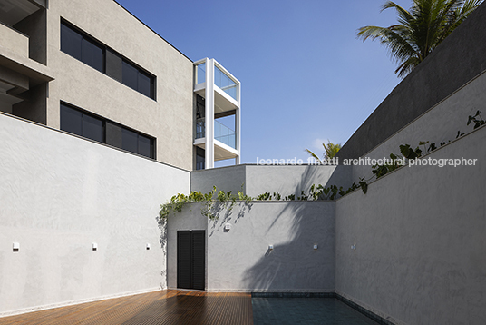 edifício em camboinhas alessandra lima