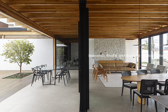 casa mlc jobim carlevaro arquitetos