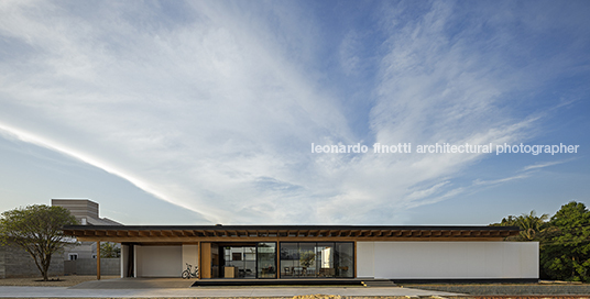 casa mlc jobim carlevaro arquitetos