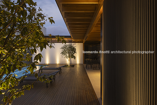 casa mlc jobim carlevaro arquitetos